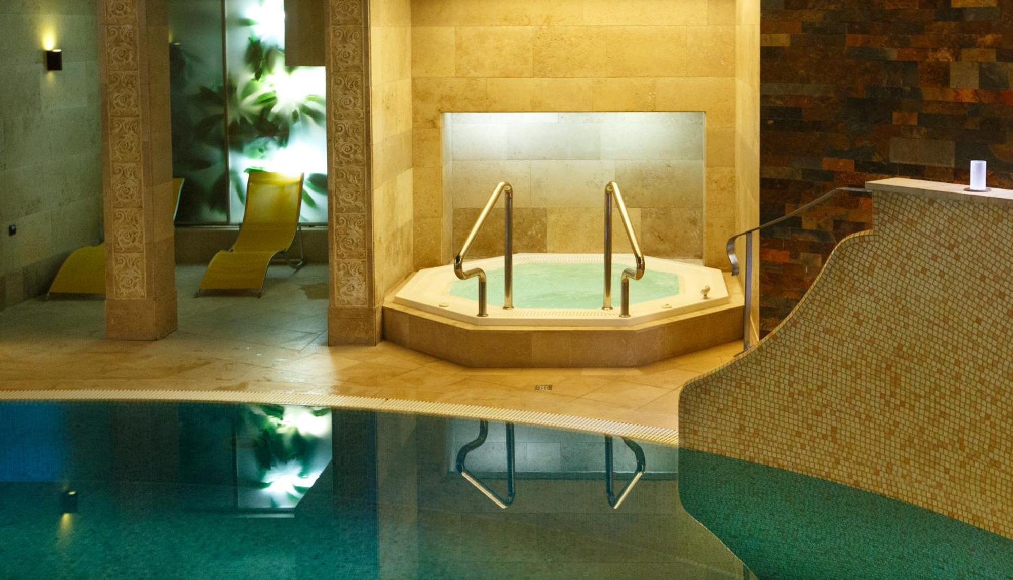 Meduza Hotel & Spa ミエルノ エクステリア 写真